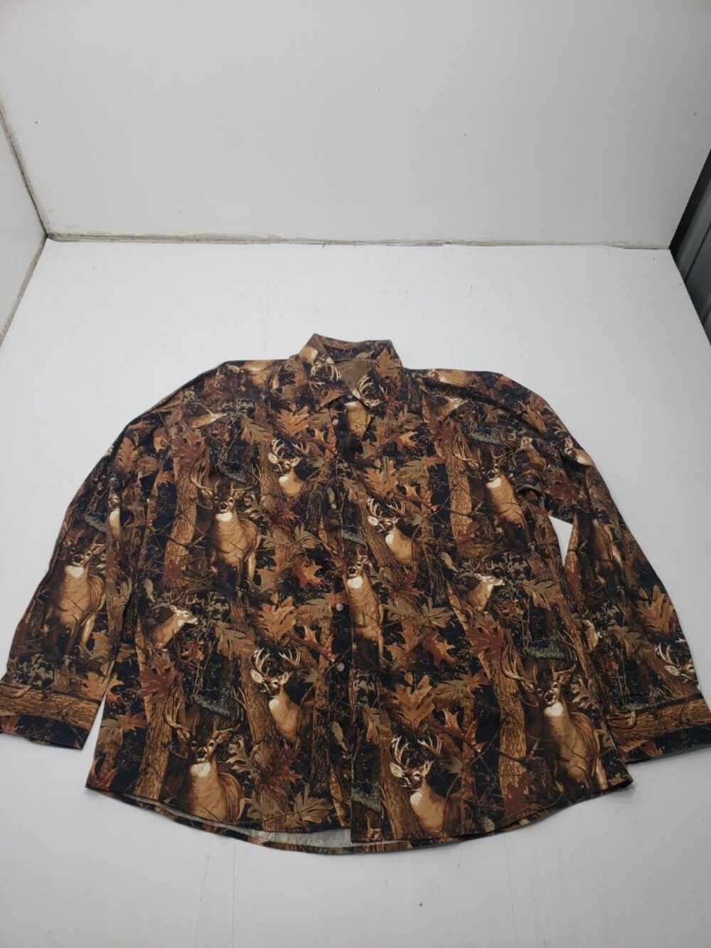 ClearWater Outfitters Deer Camo Button Front Hunting Shirt Men's Large L/S